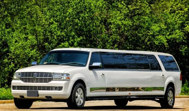 Lincoln Navigator Stretch SUV Limo Vancouver